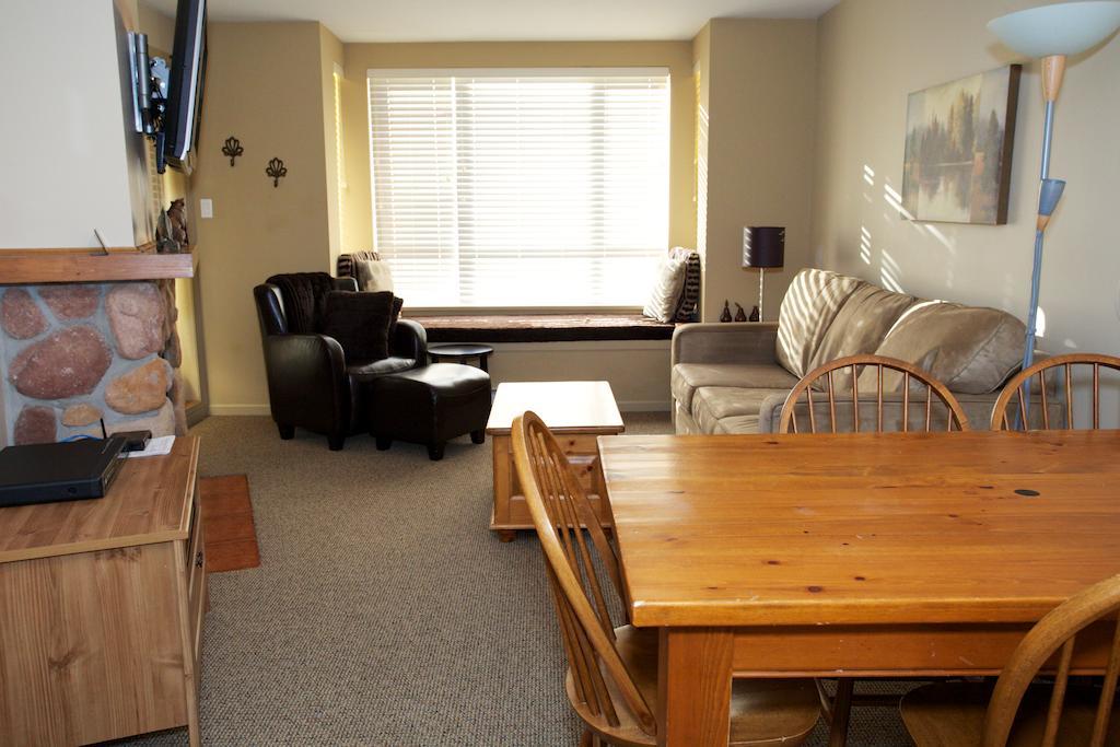 Town Plaza By Mountainview Accommodation Whistler Habitación foto